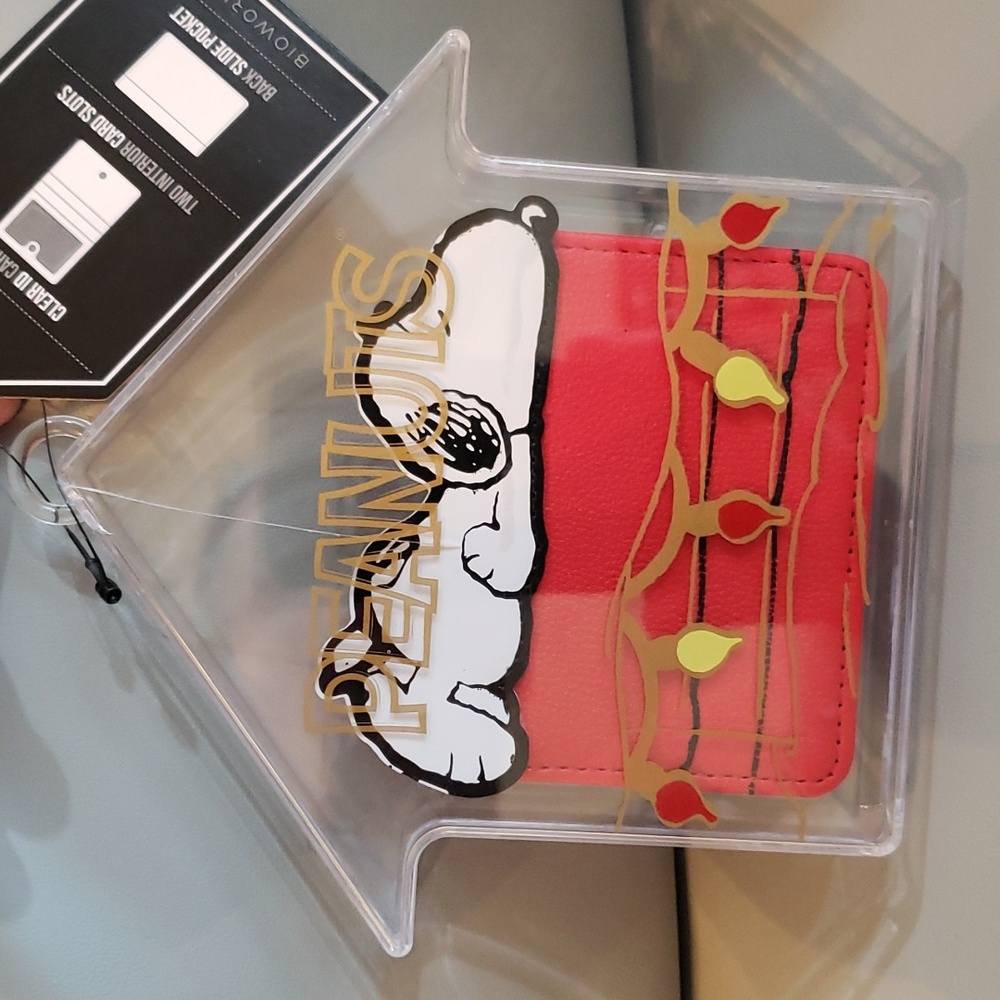 Snoopy on red doghouse id wallet NWT